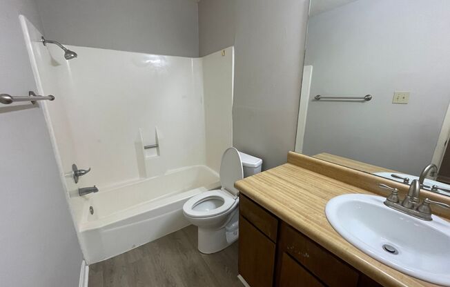 2 beds, 2 baths, $1,300