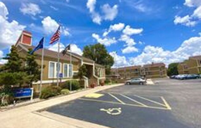 2 beds, 1 bath, 830 sqft, $875