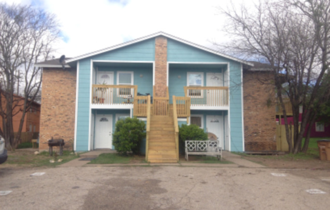4904 MERRITT CIR
