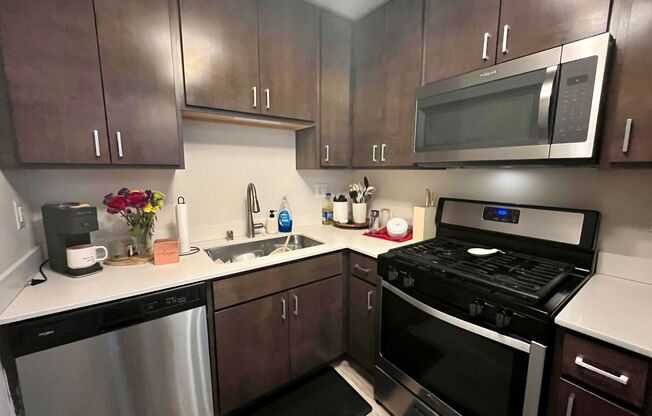 2 beds, 1 bath, $1,350, Unit 309