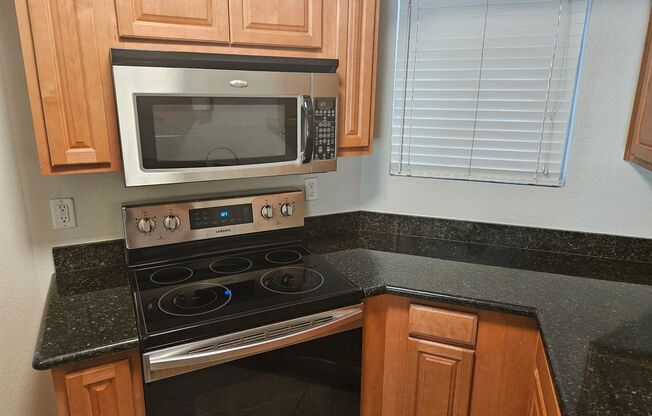 Premium Scottsdale Location, Easy access to the 101 or the 202 and minutes to the airport!! 2 story with a garage, each room has its own bathroom!!! All appliances!!! Community Pool!!!