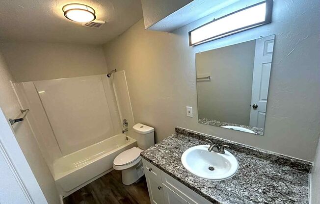 2 beds, 1 bath, 800 sqft, $850, Unit 17