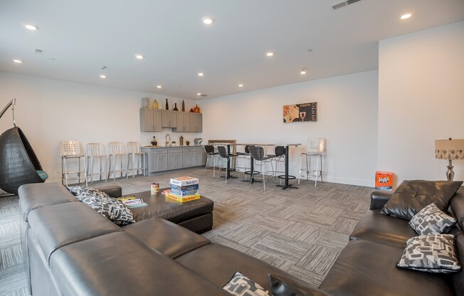 Studio, 1 bath, 575 sqft, $1,375, Unit Unit 207