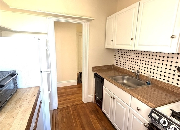 1 bed, 1 bath, 525 sqft, $2,950, Unit 146