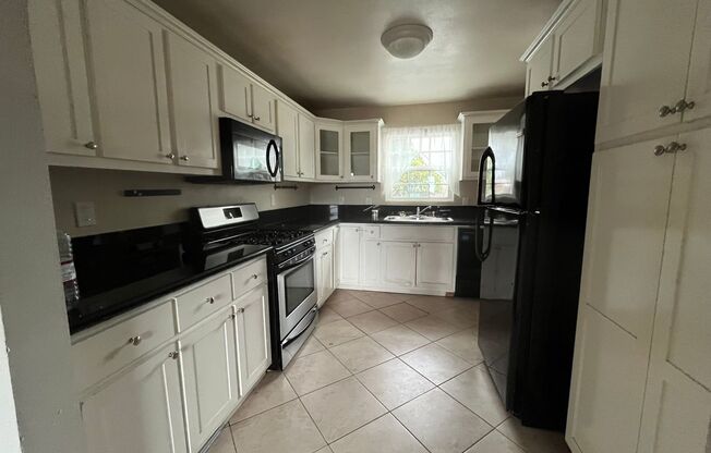 356 D Street - 3 bedroom single level home located walking distance from downtown Chula Vista- Available NOV 15th.