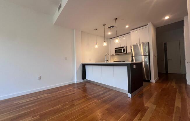 1 bed, 1 bath, 925 sqft, $4,350, Unit 1E