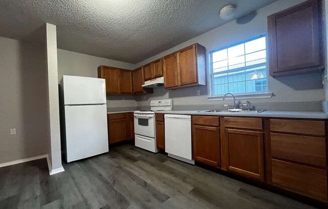 3 beds, 2 baths, $875, Unit I