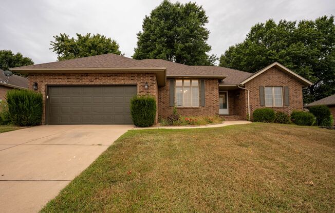 BEAUTIFUL FULLY FENCED HOME IN NIXA SCHOOL DISTRICTS