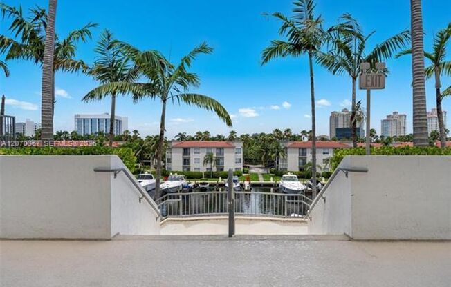 3 beds, 2 baths, $4,300, Unit # 818