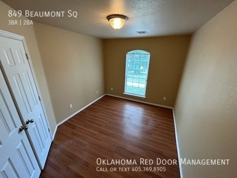 849 BEAUMONT SQ
