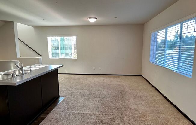 Spacious 2-Bed Townhome Near Restaurants & Transit – Perfect for Modern Living!