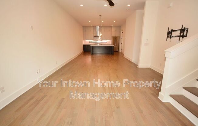 550 N HIGHLAND AVE NE
