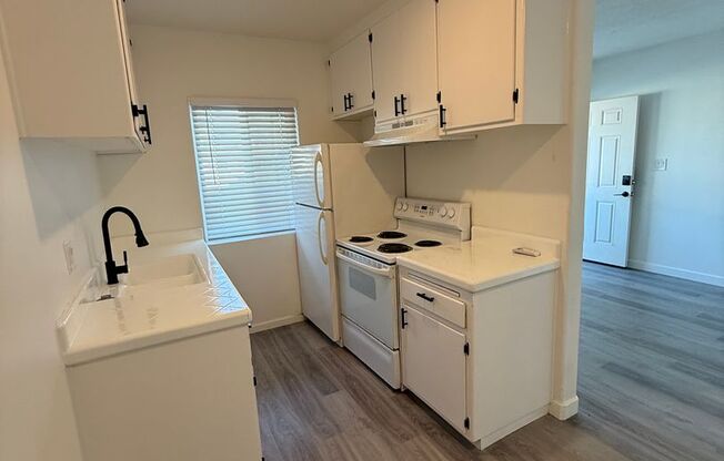 1 bed, 1 bath, 450 sqft, $2,395, Unit 30