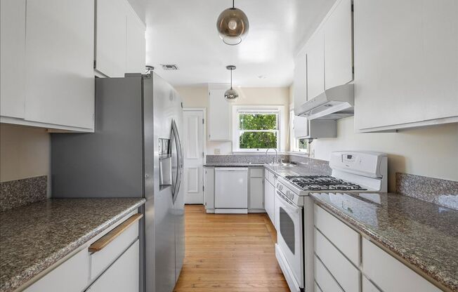 2111 Buena Vista Ave #4 - 2 bedroom | 1 bath | Upper unit