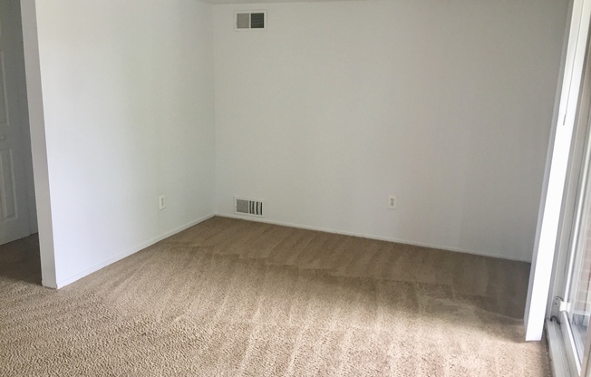 2 beds, 1 bath, 950 sqft, $1,245, Unit #303