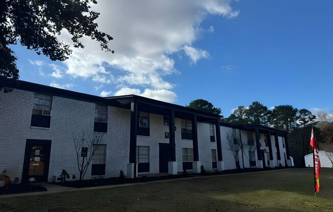 3 beds, 1.5 baths, 1,098 sqft, $1,350, Unit M08