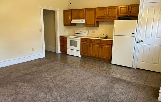 1 bed, 1 bath, $1,150, Unit 132 N. Prince St.