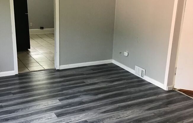 2 beds, 1 bath, 700 sqft, $895.95