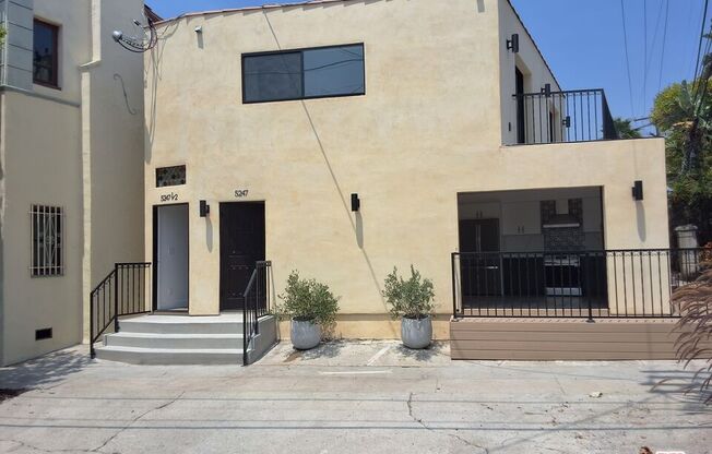 854 S SYCAMORE AVE