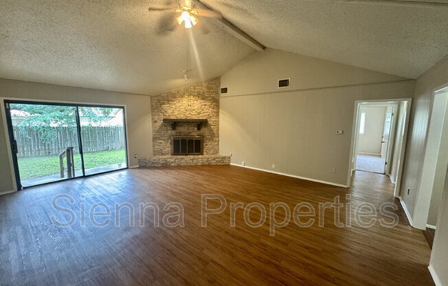 2708 Charlesworth Dr