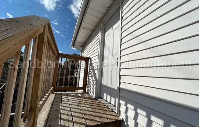 FOR LEASE | Riverview | 1 Bed, 1 Bath Garage Apartment