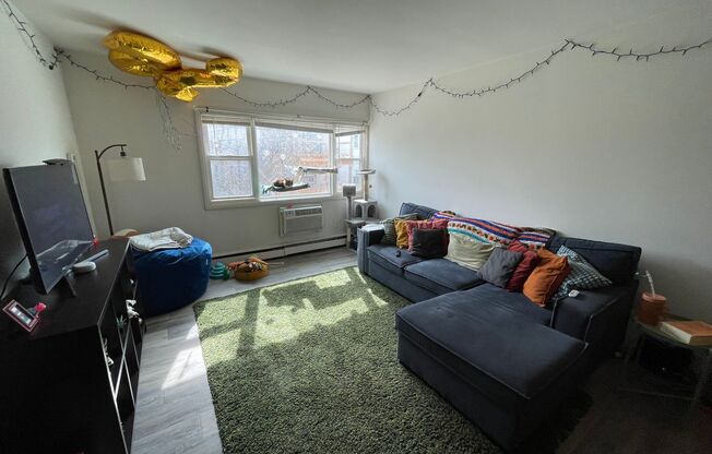 2 beds, 1 bath, $1,395, Unit 223