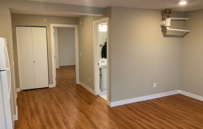 1 bed, 1 bath, 590 sqft, $1,099, Unit B3