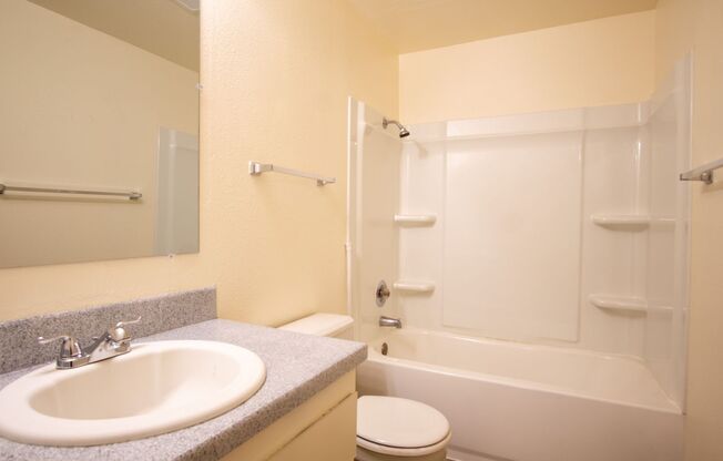 2 beds, 1 bath, 940 sqft, $1,395, Unit 109
