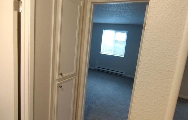 1 bed, 1 bath, 677 sqft, $1,400, Unit 033