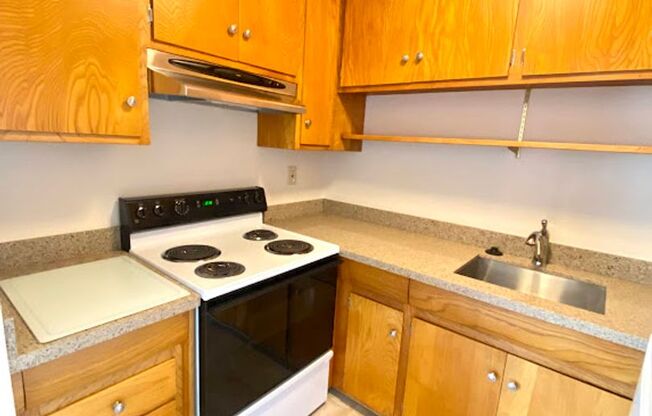 2 beds, 1 bath, $2,800, Unit 16