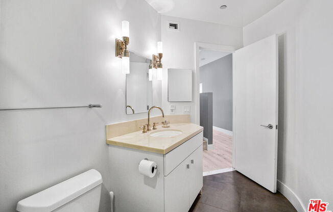1 bed, 1 bath, 820 sqft, $3,200, Unit 2908