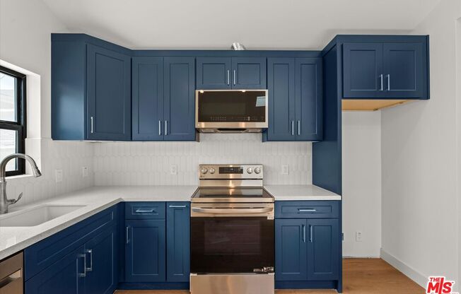 3792 1/2 S VAN NESS AVE