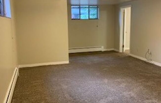 2 beds, 1 bath, $1,800, Unit 686