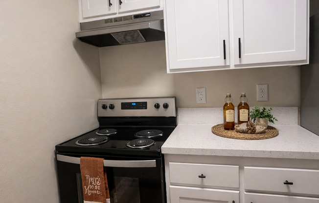 1 bed, 1 bath, 714 sqft, $1,595, Unit 060