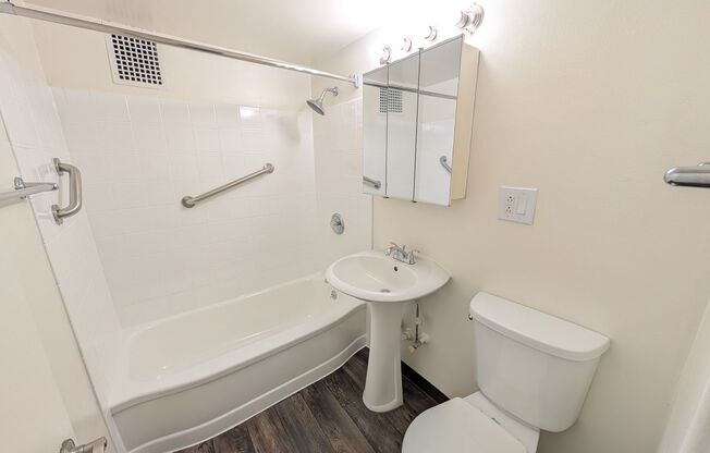 2 beds, 1 bath, 876 sqft, $2,425, Unit 504