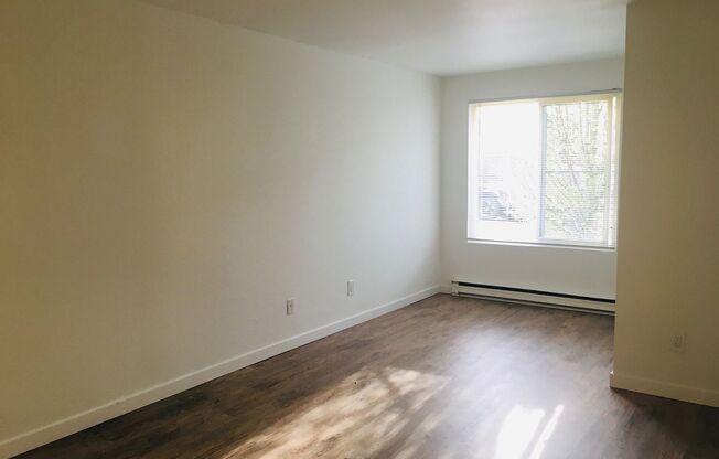 2 beds, 1.5 baths, 950 sqft, $2,275, Unit 142