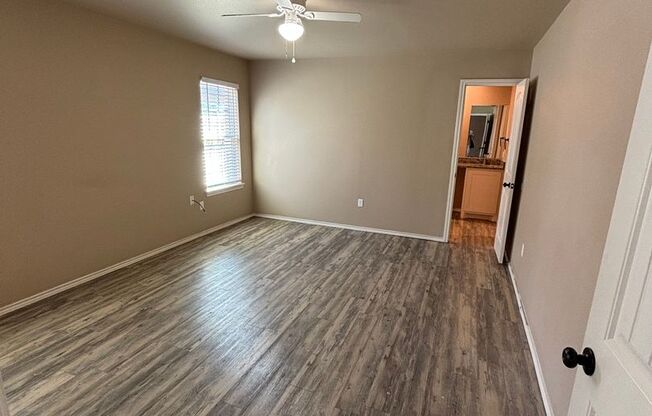 3 beds, 2 baths, 1,400 sqft, $1,450, Unit Unit B