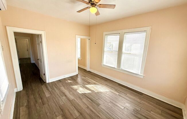 AVAILABLE NOW! 1 Bedroom / 1 Bath Duplex Near St. Philip's College!
