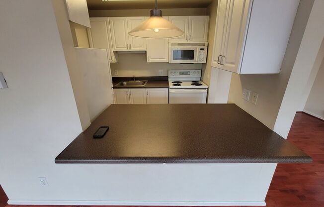 2 beds, 1 bath, 820 sqft, $2,795, Unit R-212