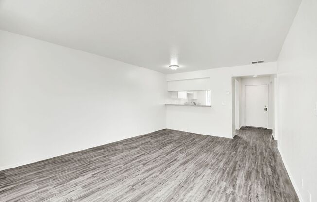 2 beds, 2 baths, $2,048, Unit 116