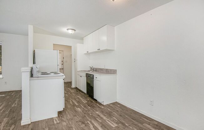 2 beds, 1 bath, $1,400