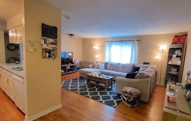 Centrally located, elegantly updated 2-bedroom & 1-bath 1st fl condo
