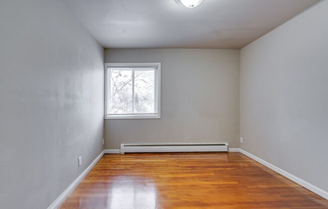 2 beds, 1 bath, 725 sqft, $1,099, Unit 1645-11