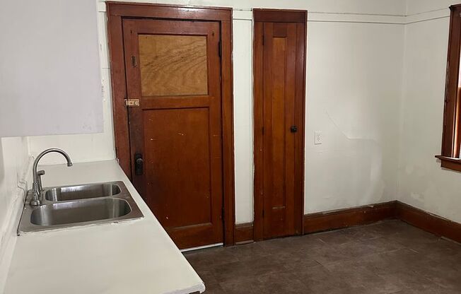 Spacious 2-Bedroom Lower Duplex