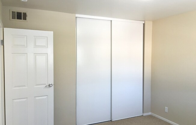 Sunny Terra Linda 2bed/1.5bath, Parking! Storage! Pool! - PROGRESSIVE