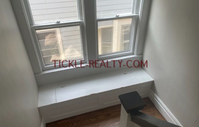 3 beds, 1 bath, $1,650, Unit 45