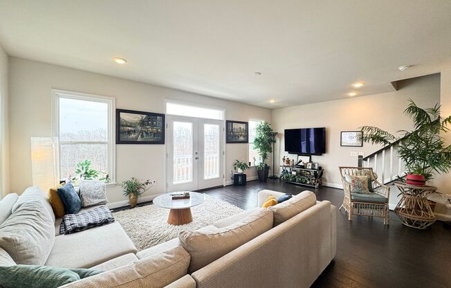 Fantastic 4 Bed 3.5 Bath End Unit Townhome In Potomac Shores Town Center