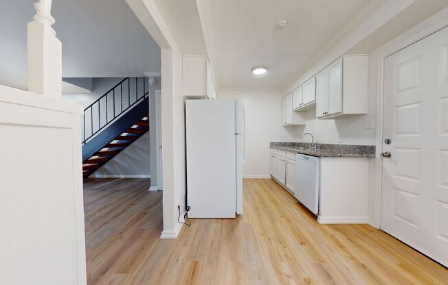 2 beds, 1 bath, 715 sqft, $2,450, Unit 418-1