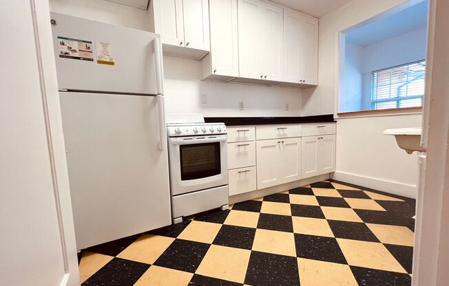 Studio, 1 bath, 551 sqft, $1,600, Unit 025