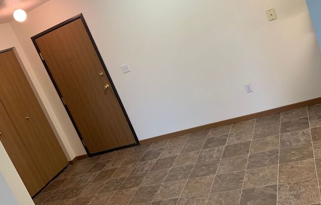 2 beds, 1 bath, 900 sqft, $875, Unit 211